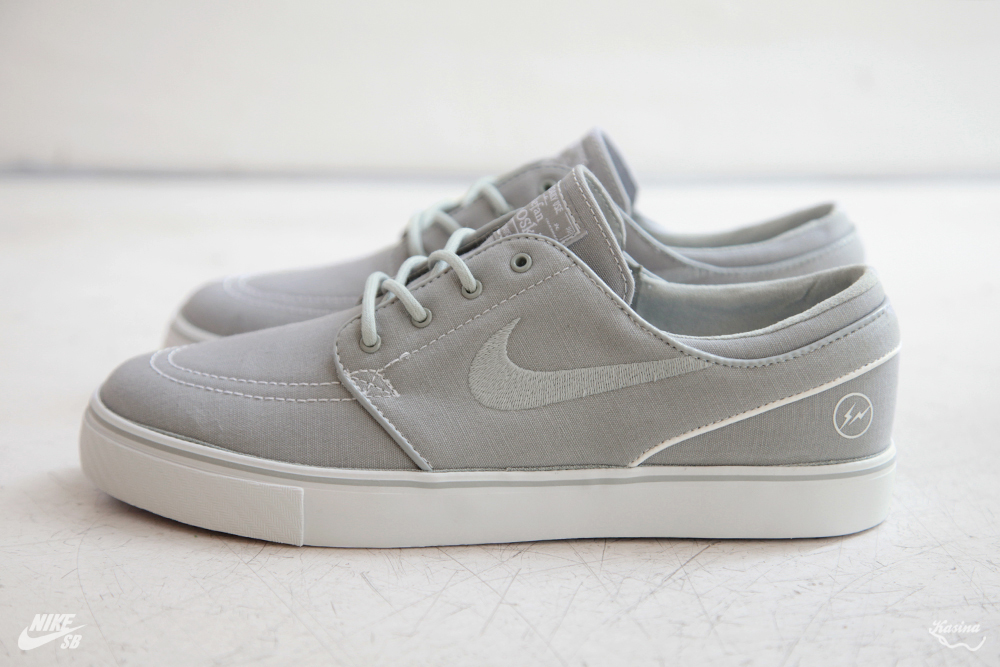 nike sb light grey