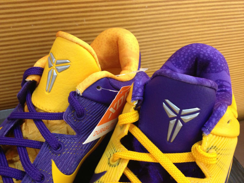 kobe mismatched shoes