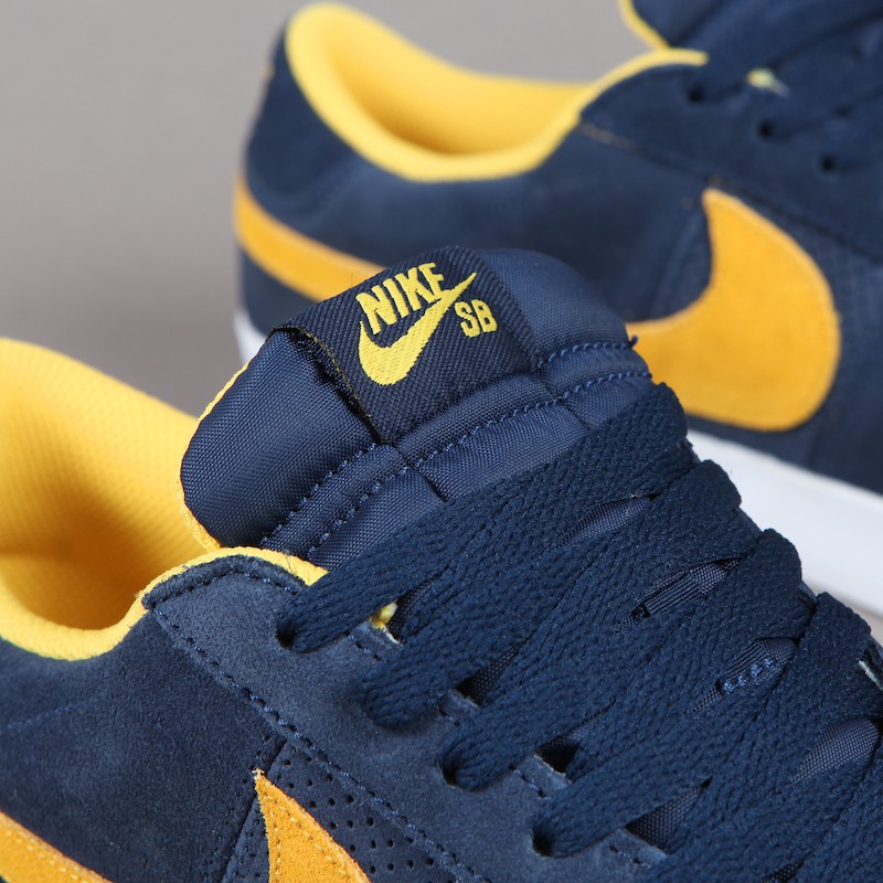 Nike SB Blazer Low CS Midnight Navy Varsity Maize 418539-400