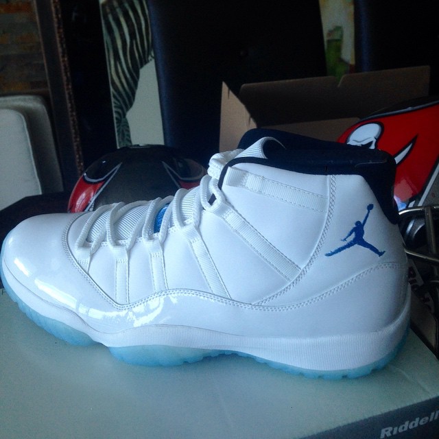 Warren Sapp Picks Up Air Jordan XI 11 Legend Blue