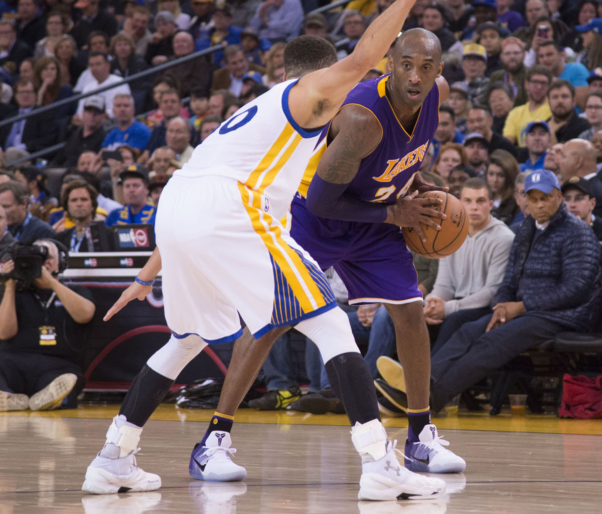 kobe bryant wearing kobe 11