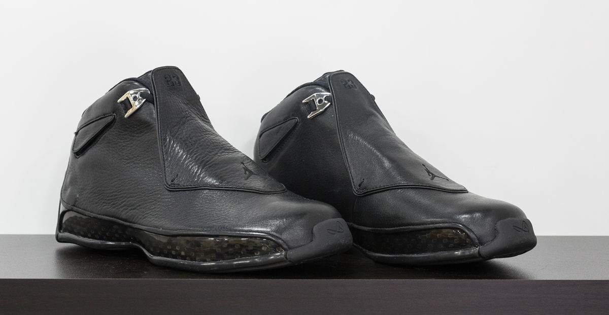 all black jordan 18