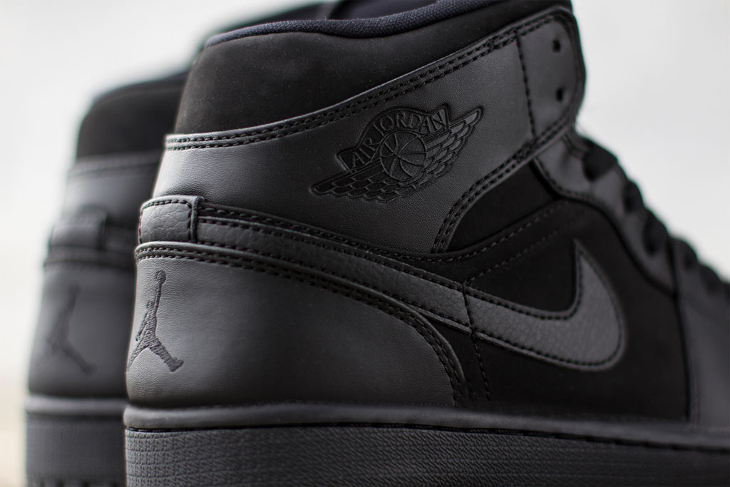 nike air jordan 1 retro mid triple black