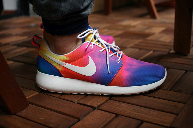 colorful roshe runs