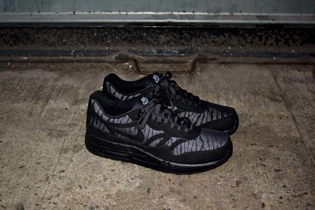 Nike air max 1 hotsell black reflective