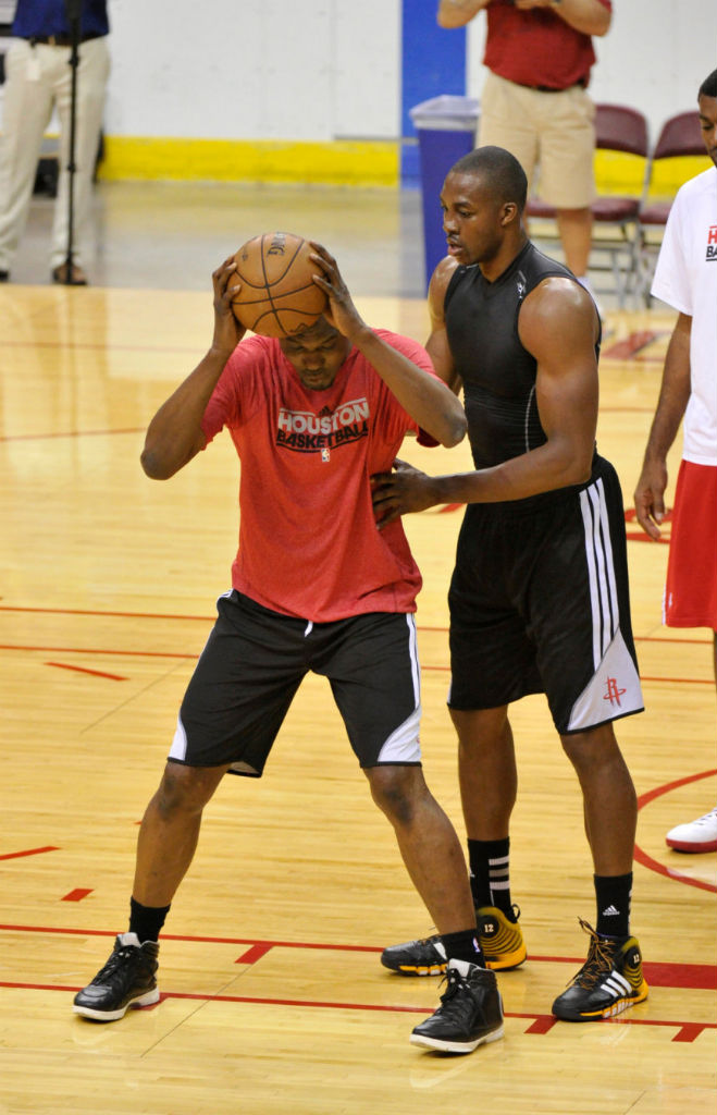 Dwight Howard wearing adidas D Howard 4 Lakers PE (8)