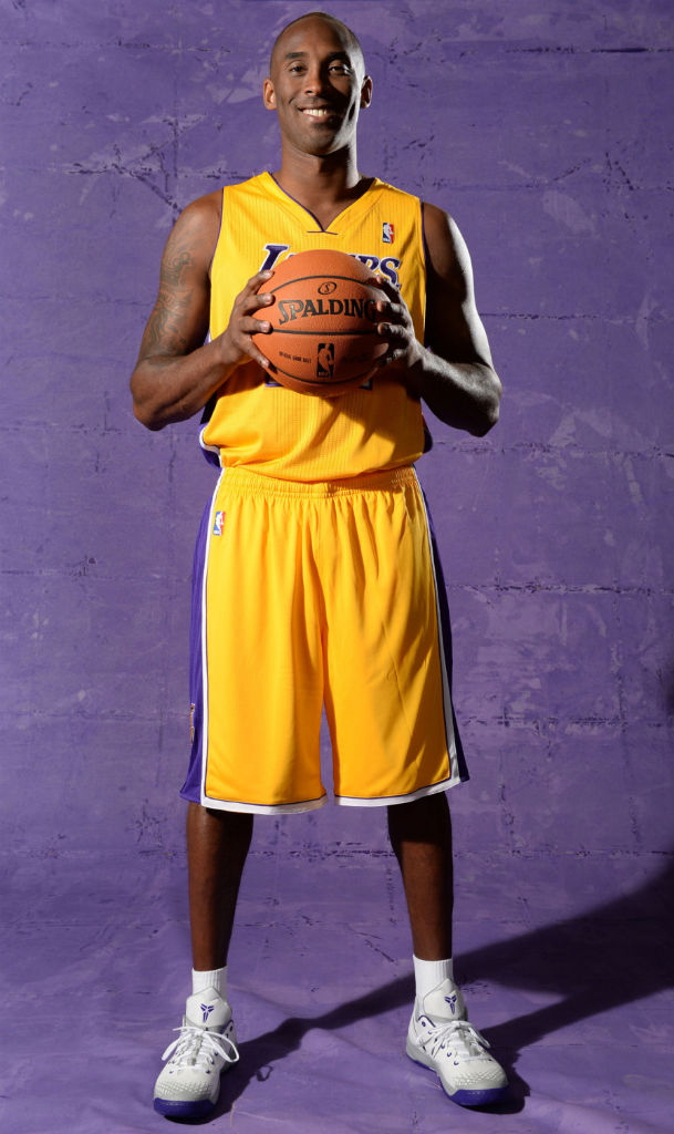 Kobe Bryant wearing Nike Venomenon IV 4