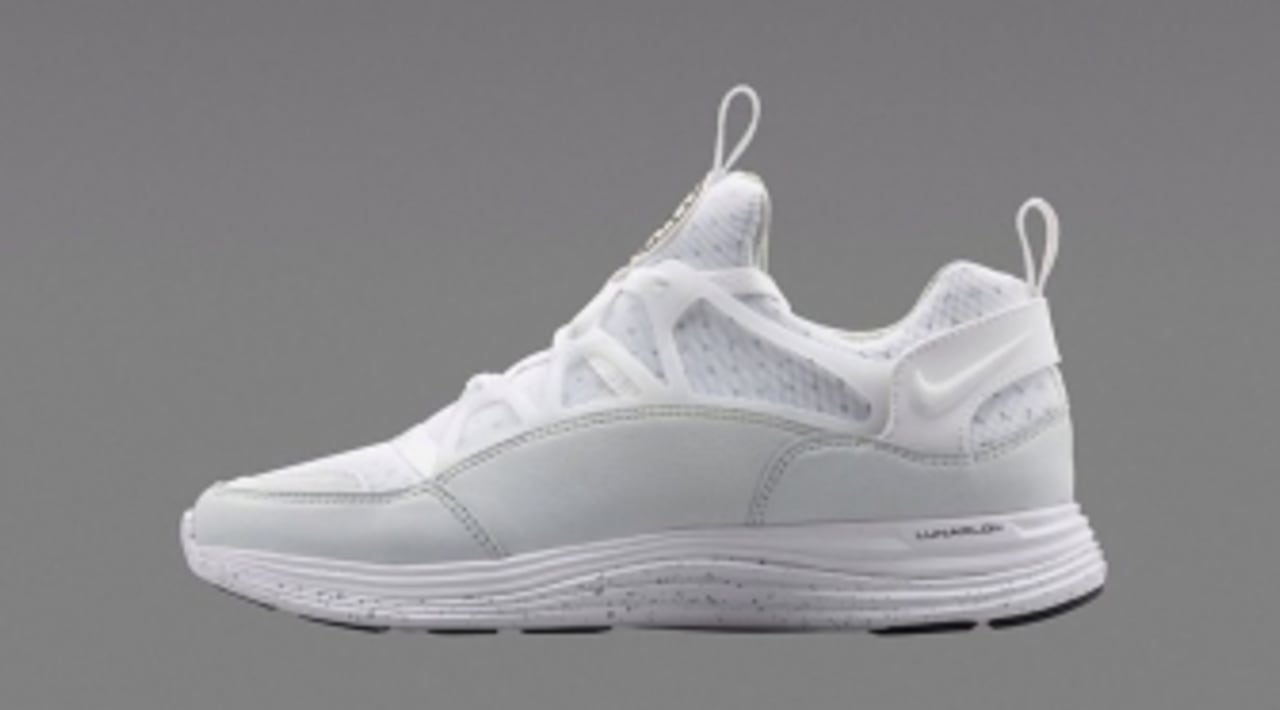 Кроссовки nike light. Lunarlon Nike белые. Nike Air Max Lunarlon 2015. Nike Light. Lunarlon Nike женские кроссовки белые.