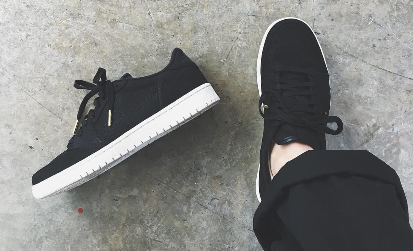 air jordan 1 retro low no swoosh