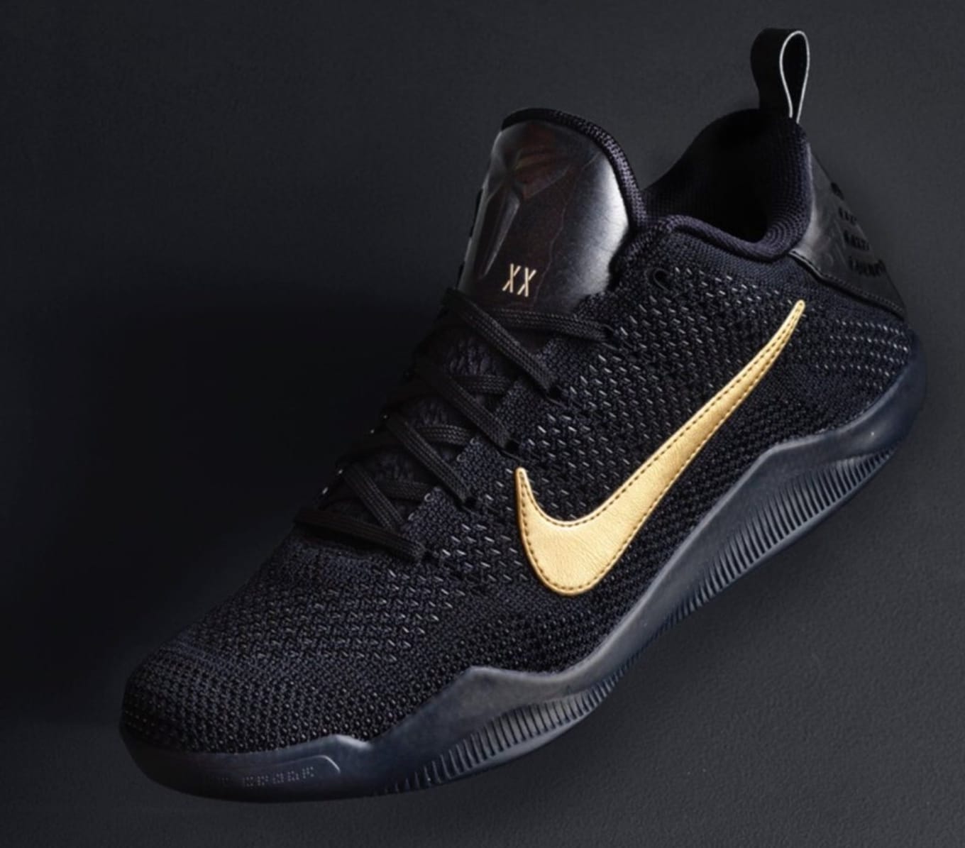 kobe bryant shoes black