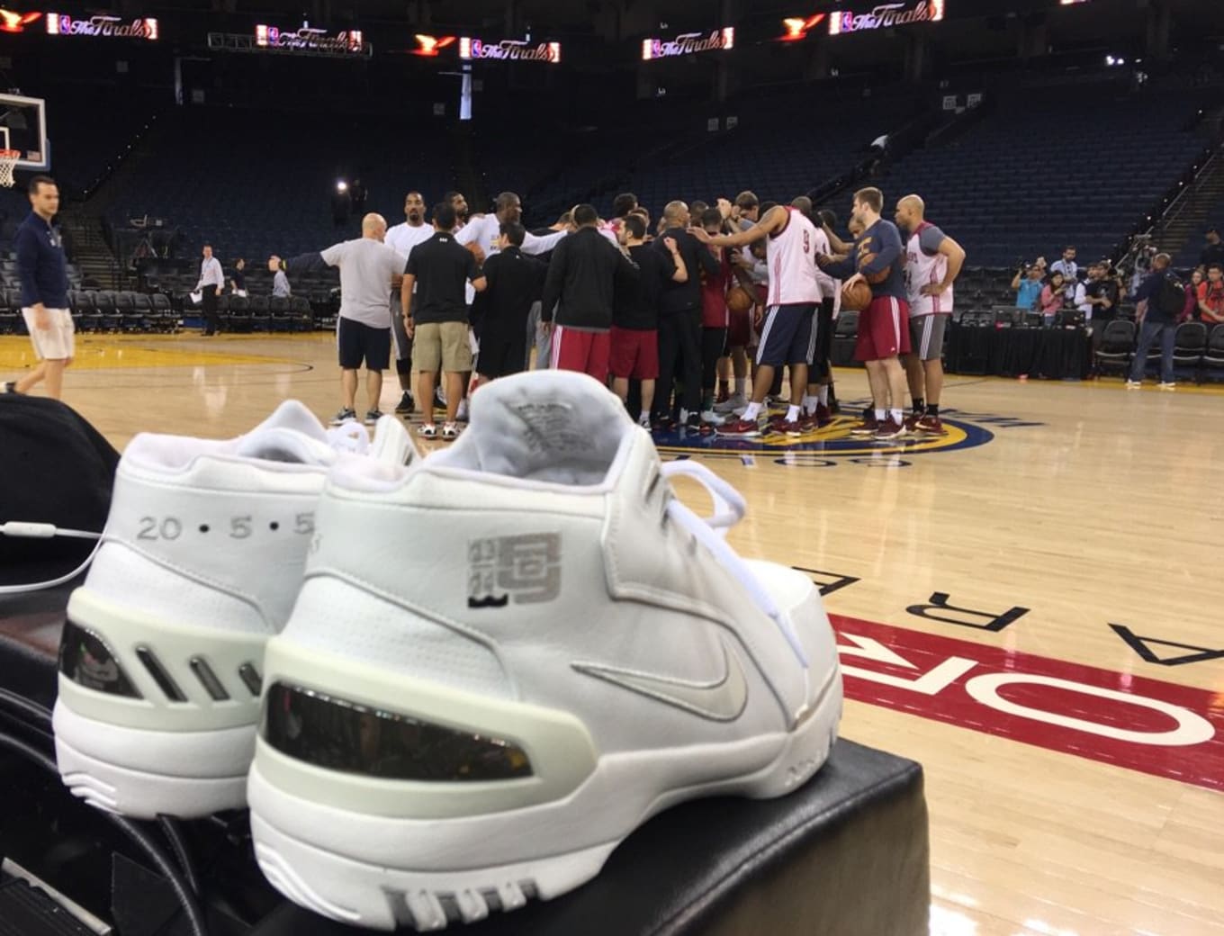 lebron james rookie shoe deal