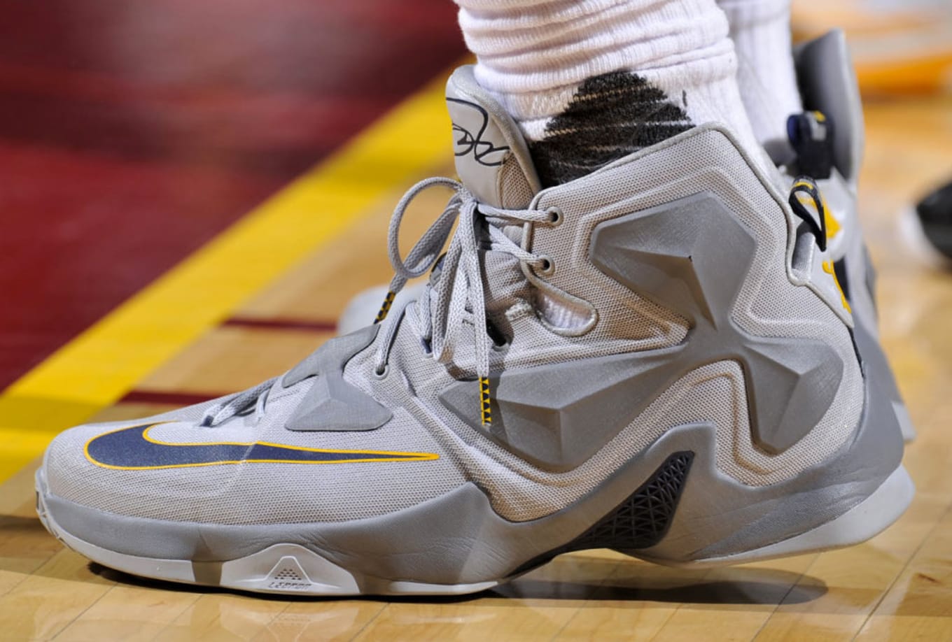 lebron james shoes 2016