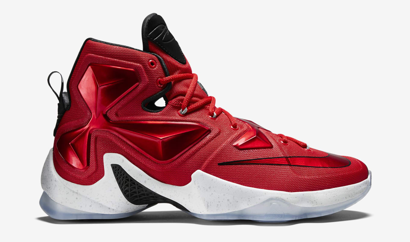 Lebron james shoes foot locker hotsell