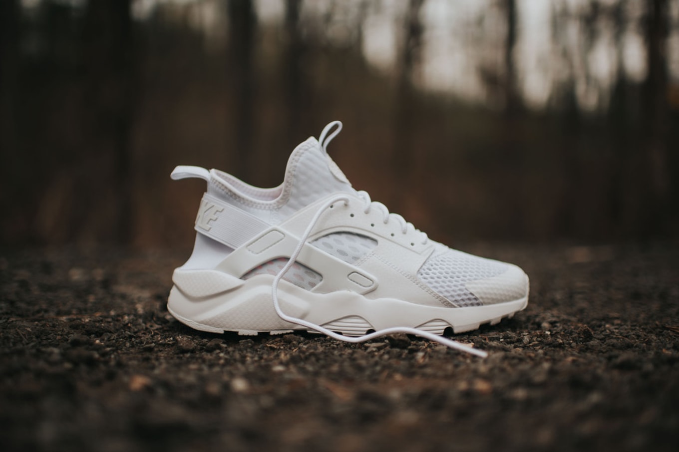 White nike air huarache run ultra