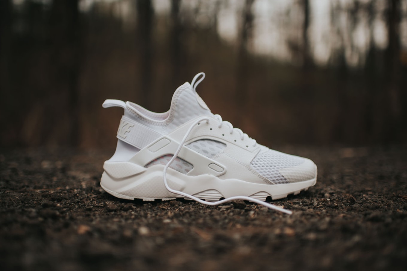 white huarache run