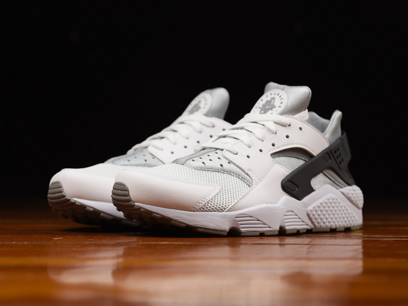 huaraches gray and white