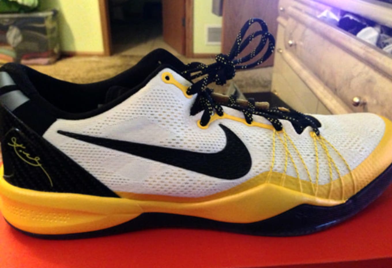 kobe 8 elite gold and black
