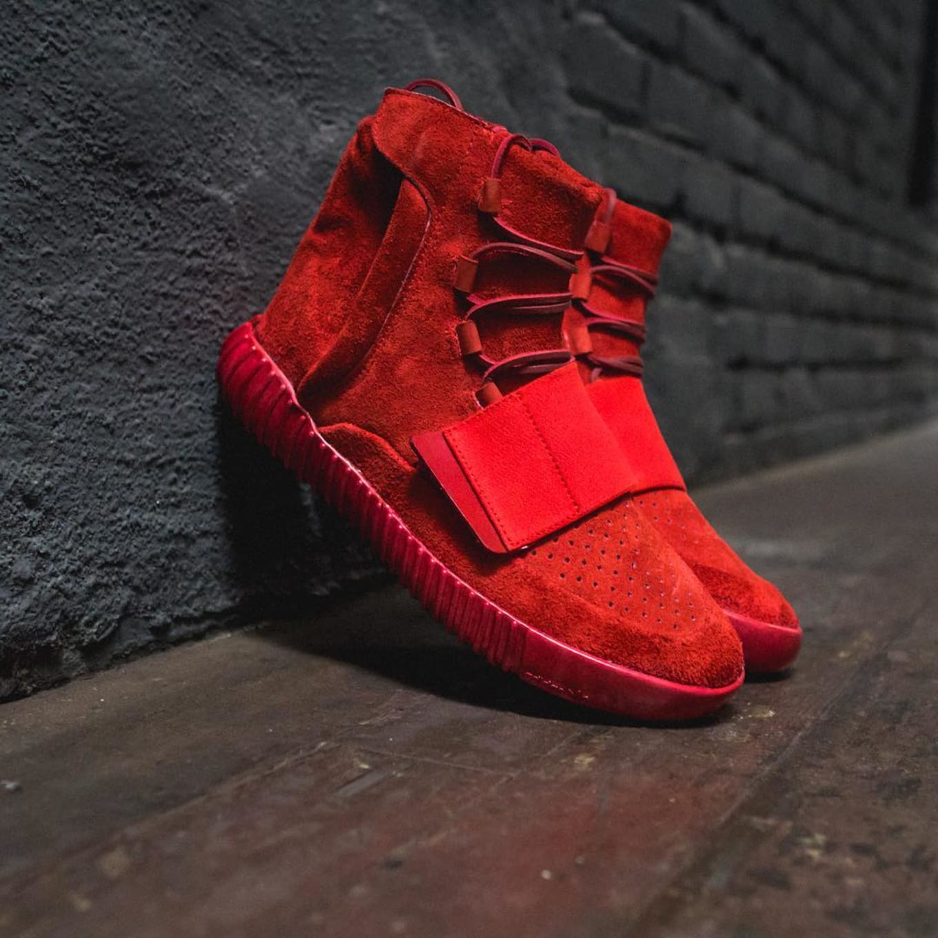 yeezy 750 red october