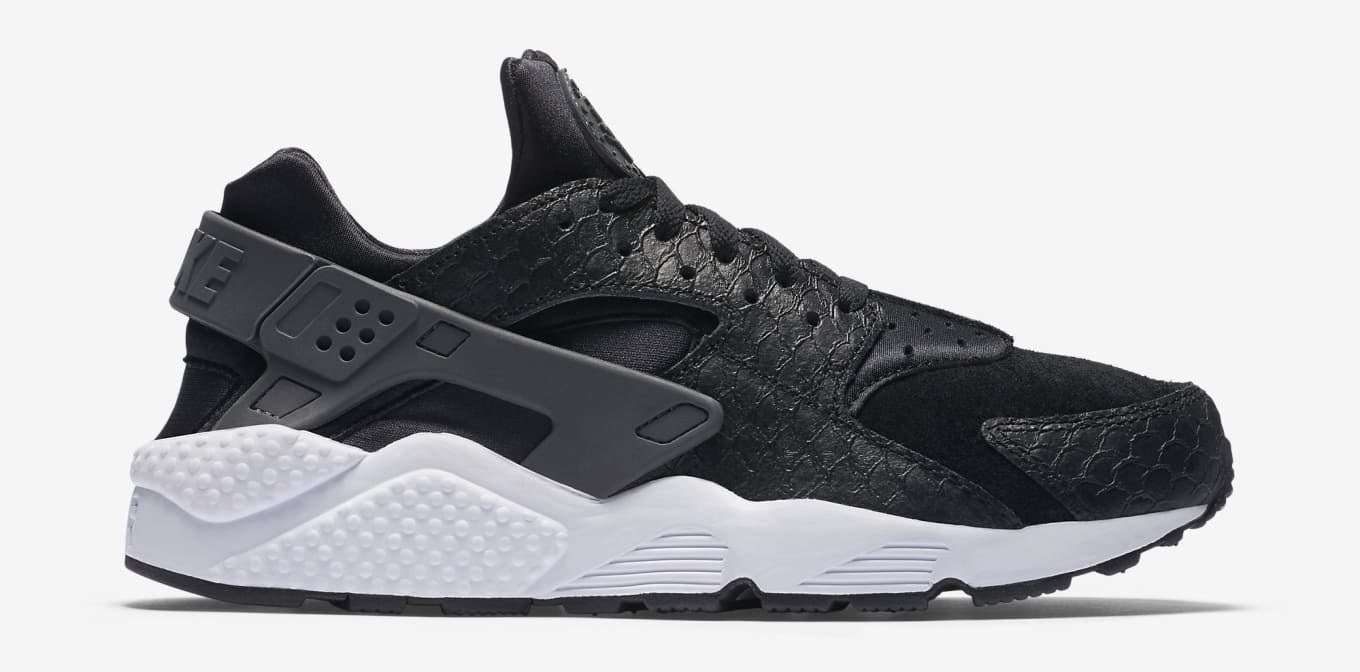 nike huarache black with white sole