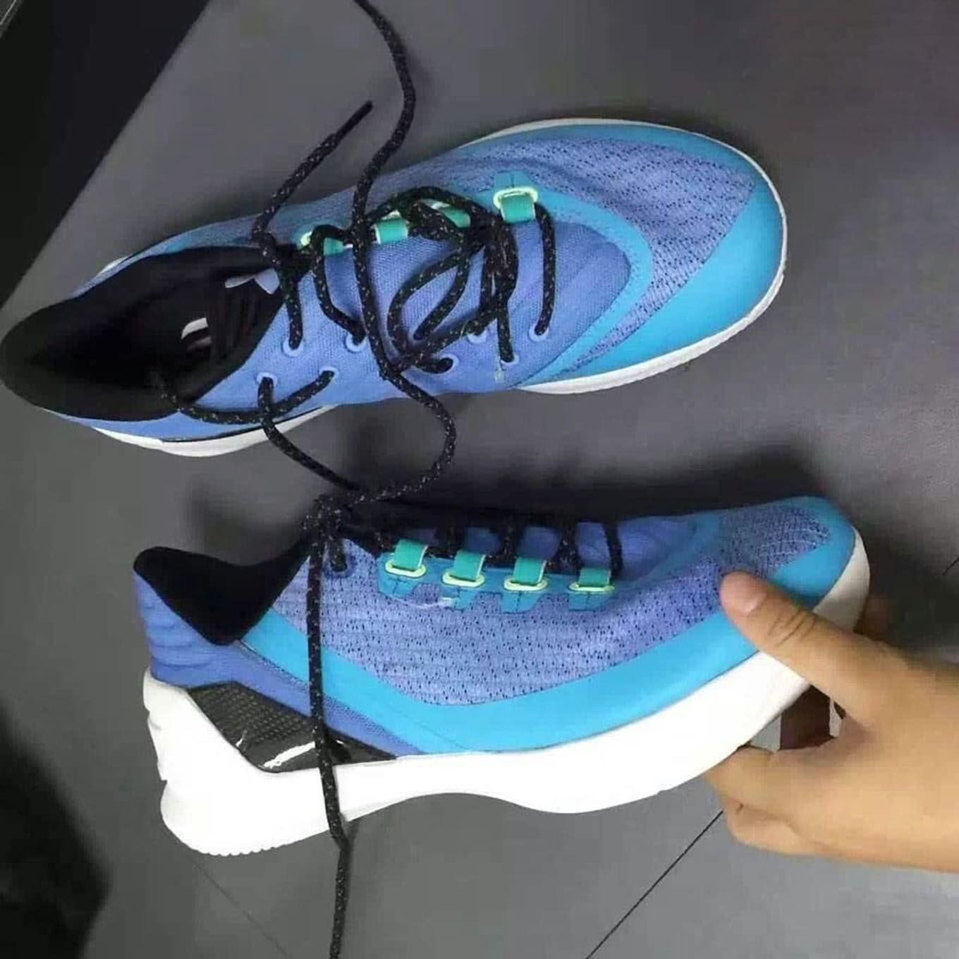 curry 3 low blue