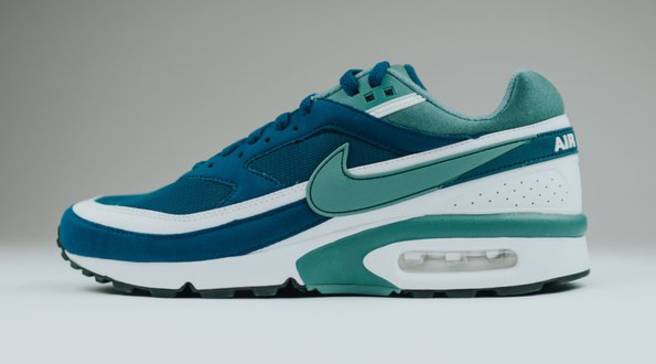 nike classic bw