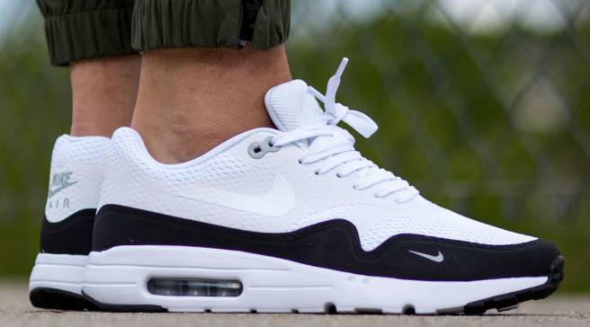 nike essential 1