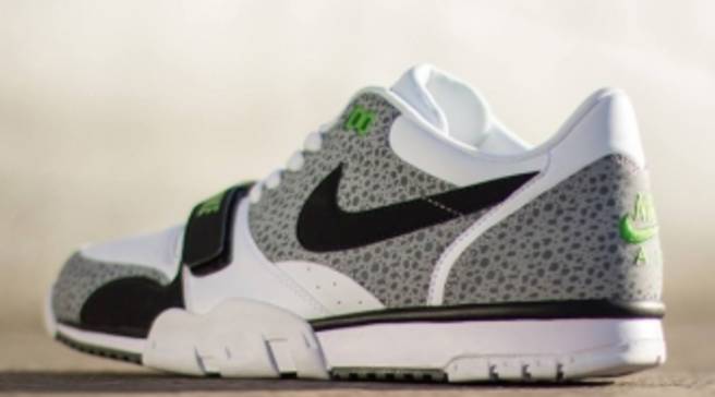 nike air trainer 1 low st black elephant