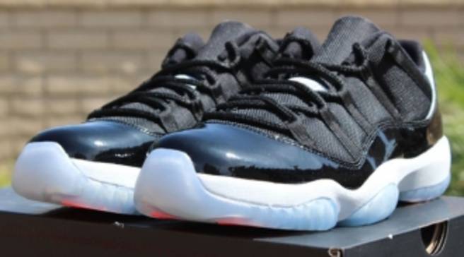 retro 11 low black infrared