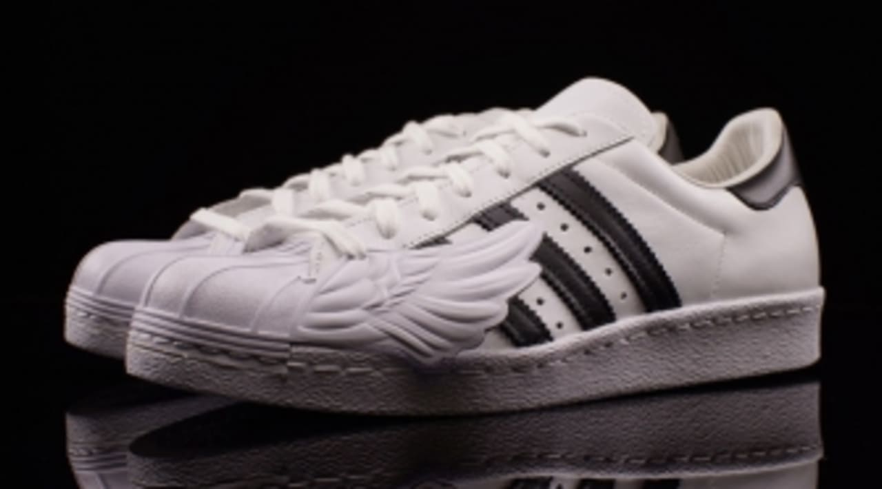 Deambular rotación acento Jeremy Scott Gives the adidas Superstar Wings | Sole Collector