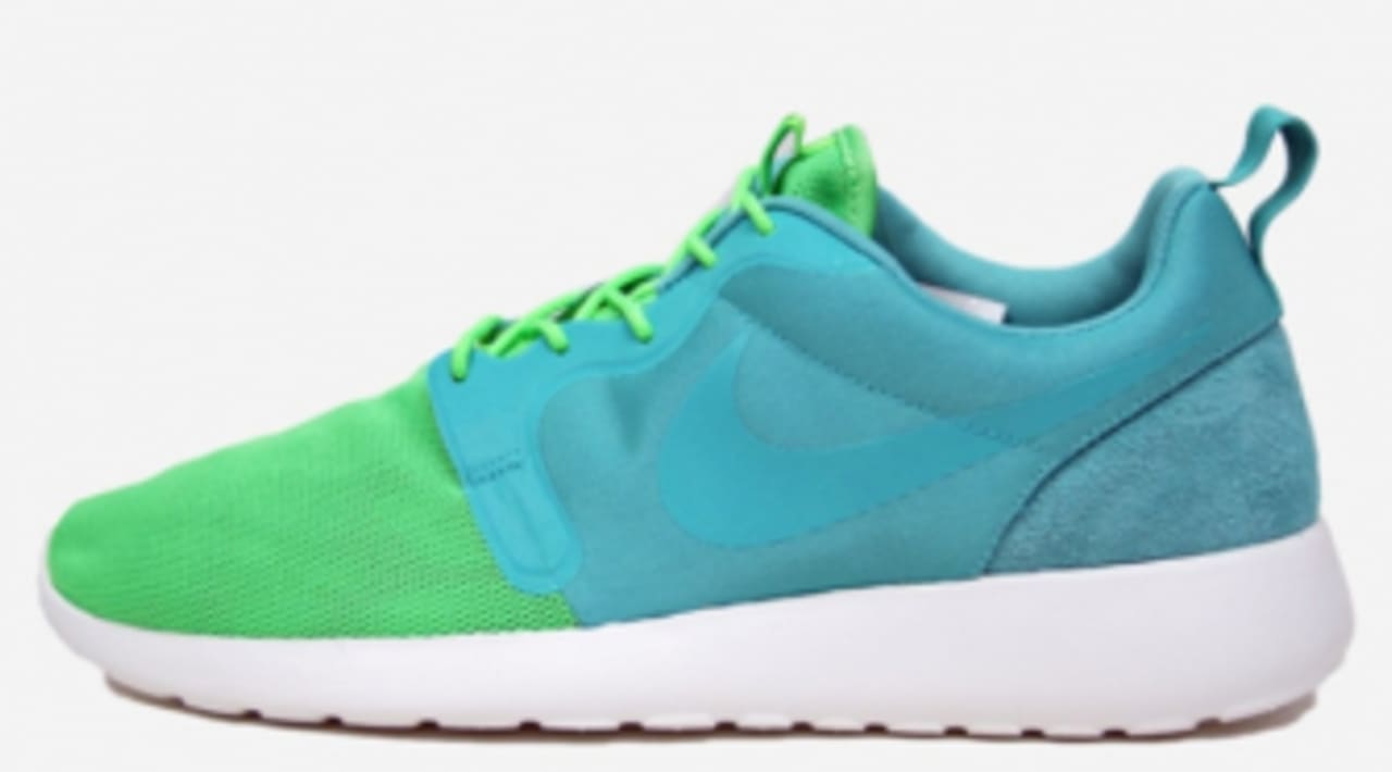 Ив роше логотип на прозрачном фоне. Туалетная вода в розовом флаконе ив роше. Yev roshe косметика. Yves rocher парфюмерия женская. Ив роше бутик.