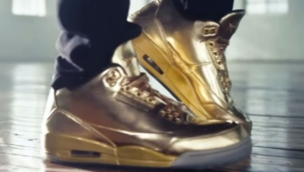 lado bibliotecario Fatídico Usher Wears 'Gold' Air Jordan 3 in New Honey Nut Cheerios Commercial | Sole  Collector