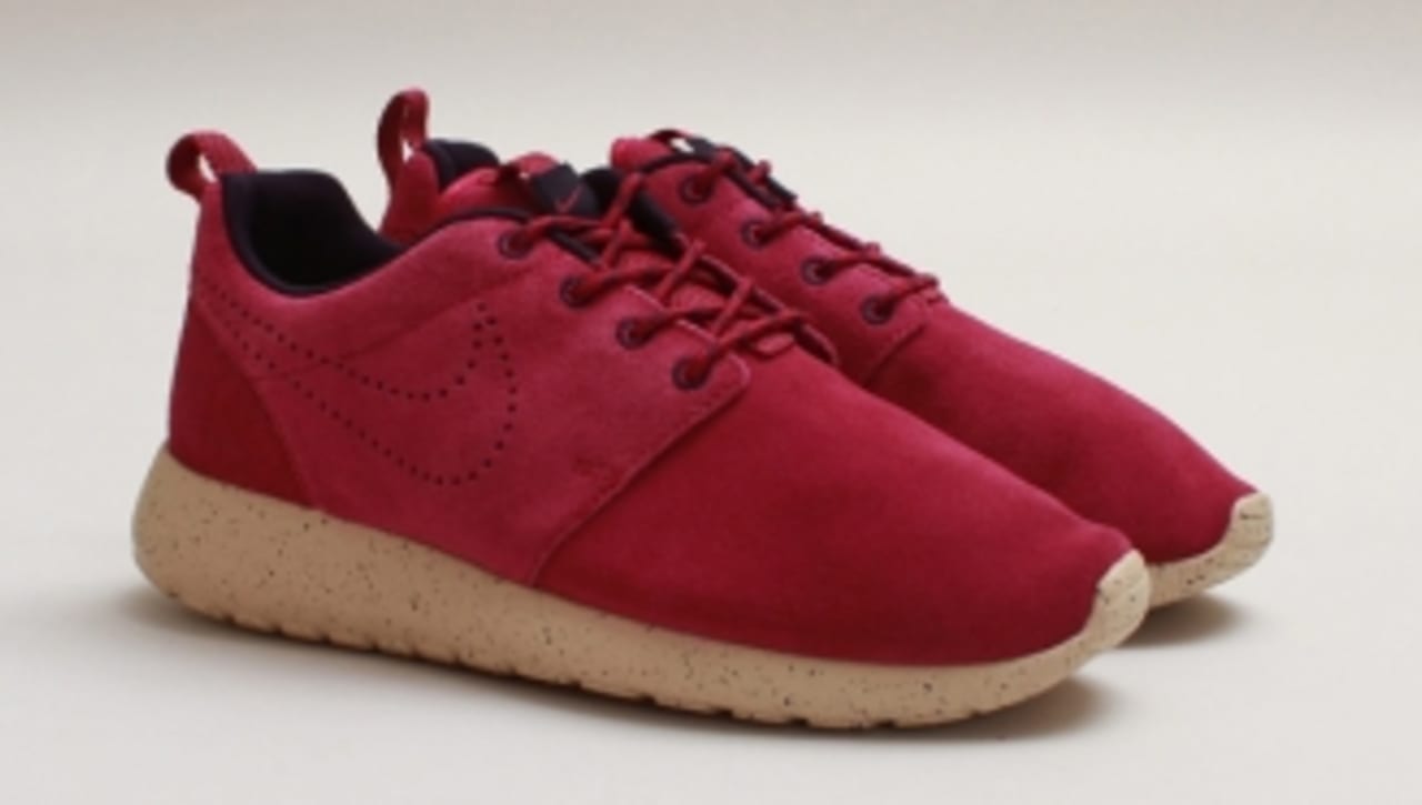 womens red roshe run