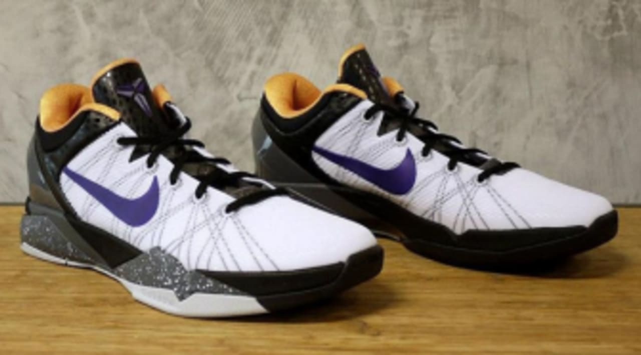 black and gold kobe 7