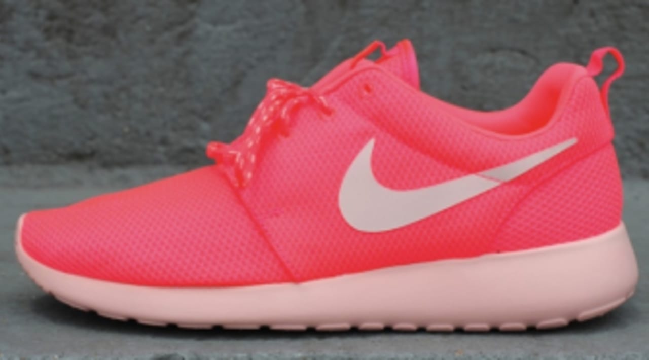 roshe run hot pink