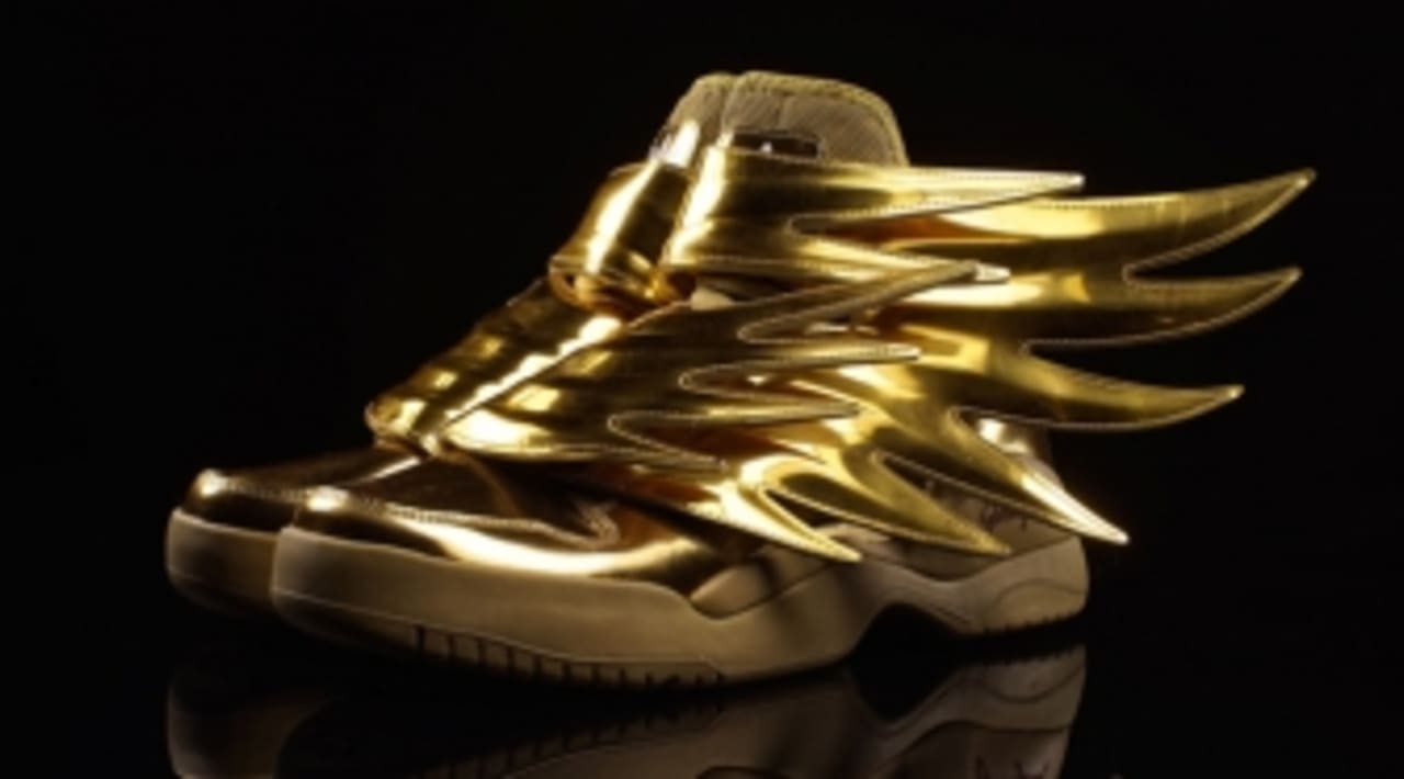 Дорогие кроссовки. Adidas js Wings Solid Gold. Самые дорогие кроссовки адидас. Самые необычные кроссовки адидас. Самые крутые кроссовки в мире.