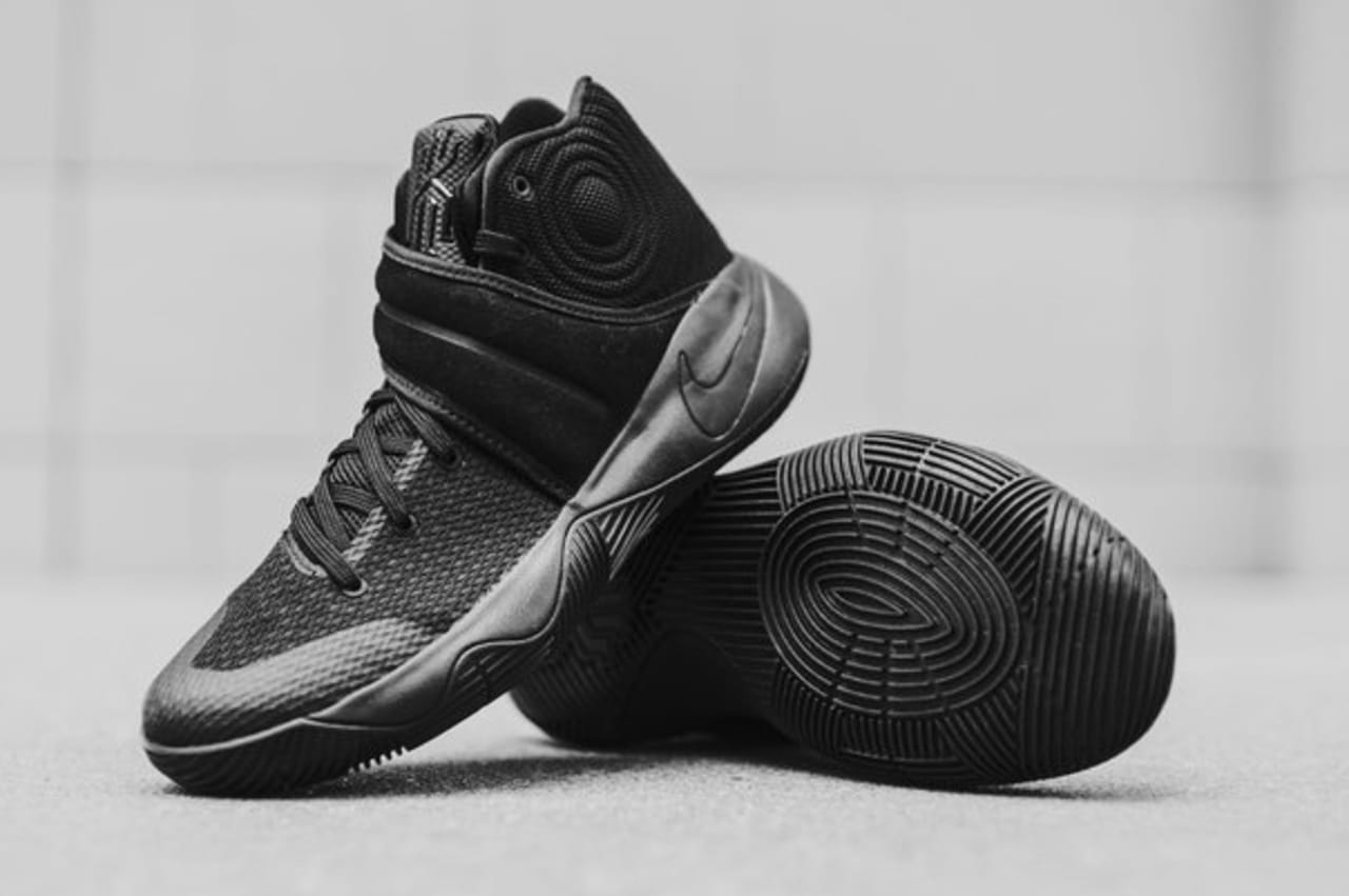 kyrie 2 shoes black