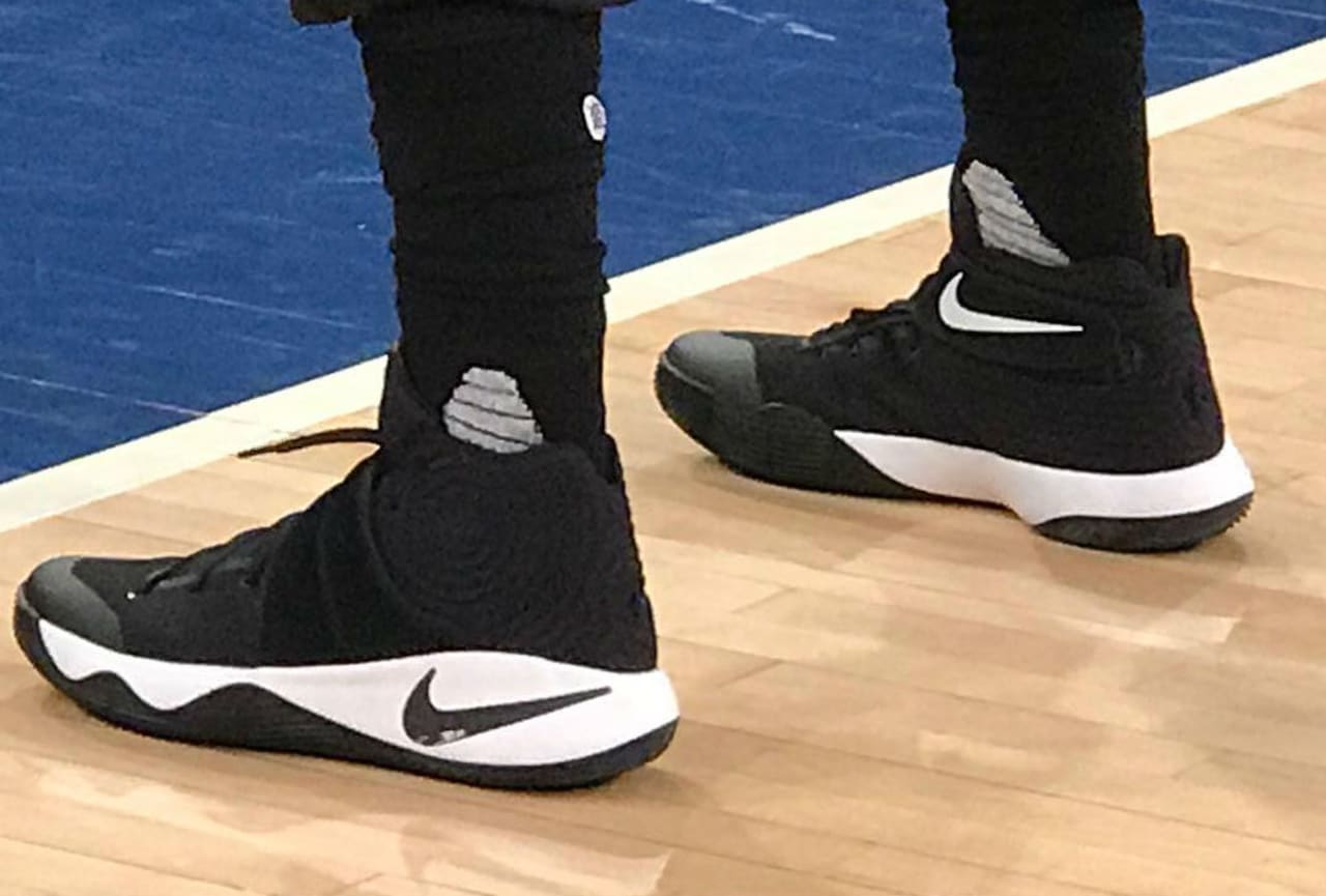 Kyrie Irving Nike Kyrie 2 Black/White