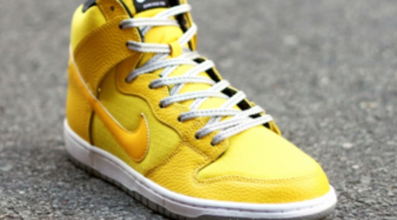 Желтые кроссовки adidas originals zentic. Роза хай йеллоу флейм. Адидас ориджинал кроссовки джереми скотт. Dunk yellow strike. Hi yellow.