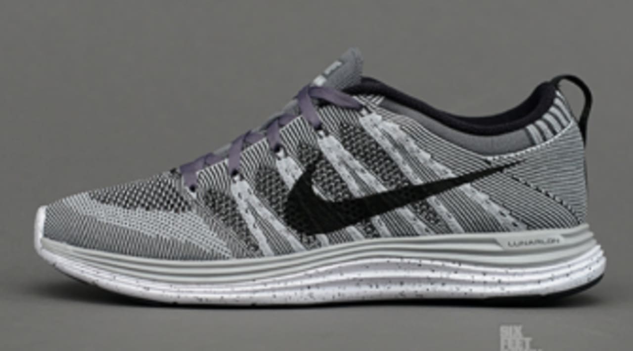 nike flyknit lunar black and white