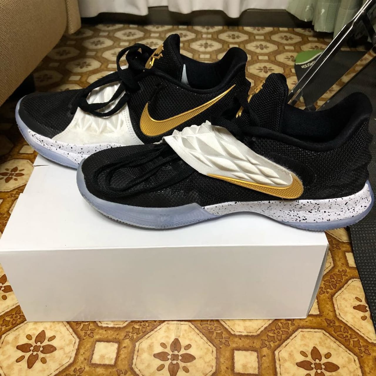 kyrie low id black and gold