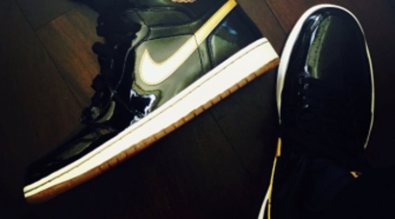 retro 1 black and gold