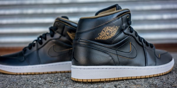 air jordan mid 1 black and gold