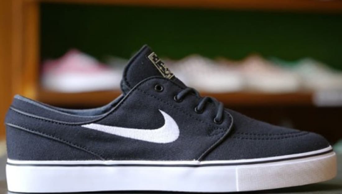 Nike Zoom Stefan Janoski Canvas SB Black/White | Nike | Release Dates, Sneaker Calendar, Prices Collaborations