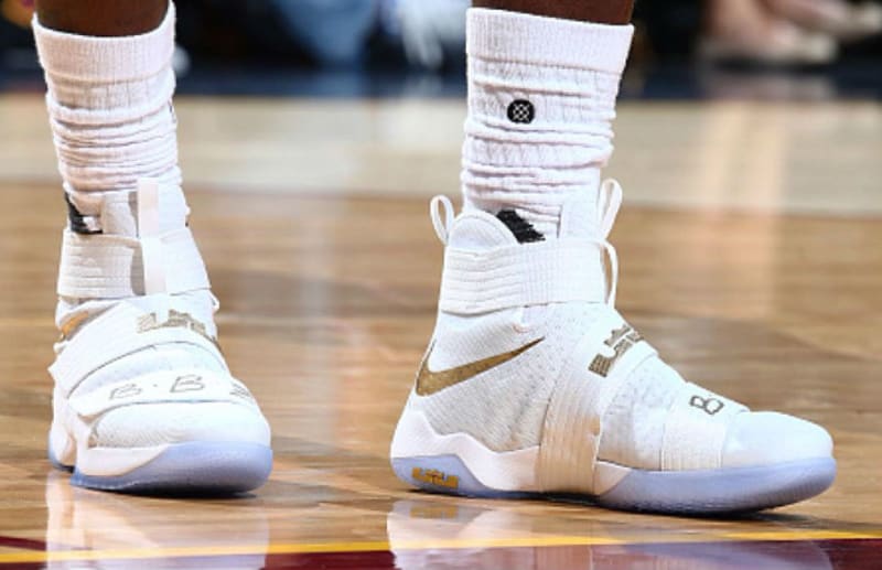 lebron soldier 10 gold medal