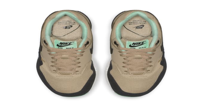 nike air max 1 desert green glow