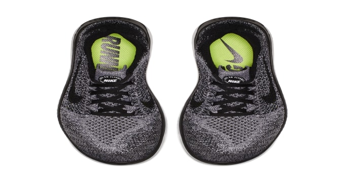 nike free rn flyknit oreo