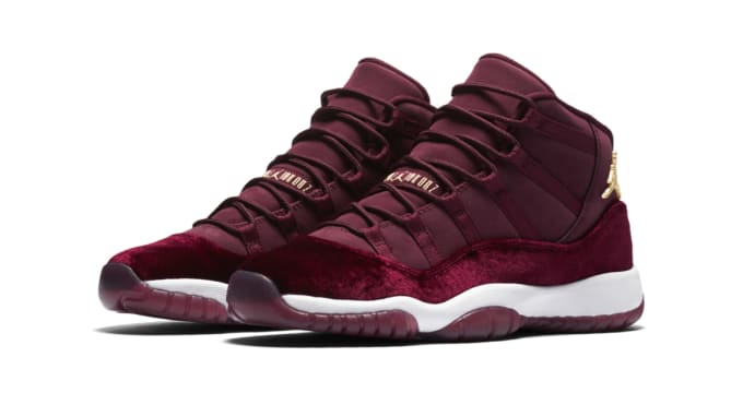 maroon 11s footlocker