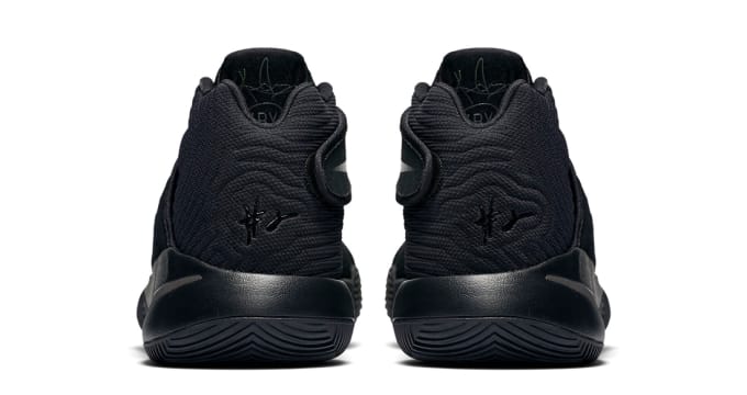 kyrie 2 triple black