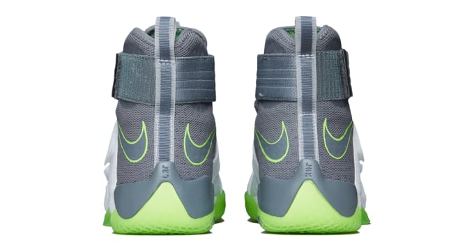lebron soldier 10 dunkman