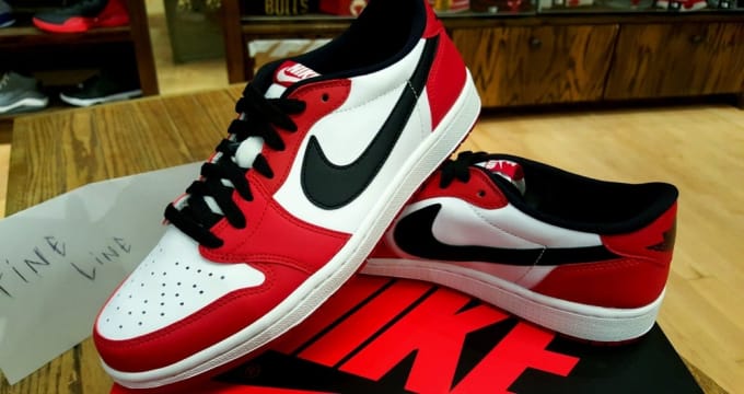 jordan retro 1 low chicago